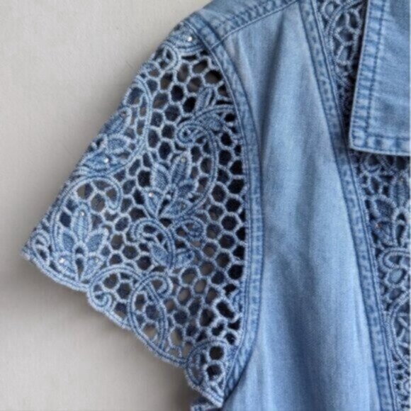 Lafei Nier crochet 100% cotton chambray short sleeve button down blouse - Picture 3 of 8